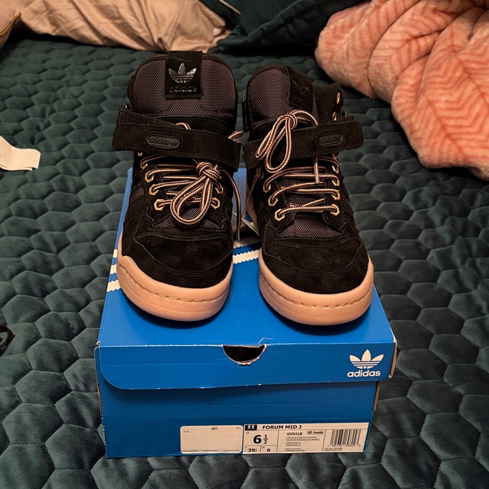 Adidas Kids Black Suede high-tops with gum sole. Forum Mid J kid size 6-1/2.